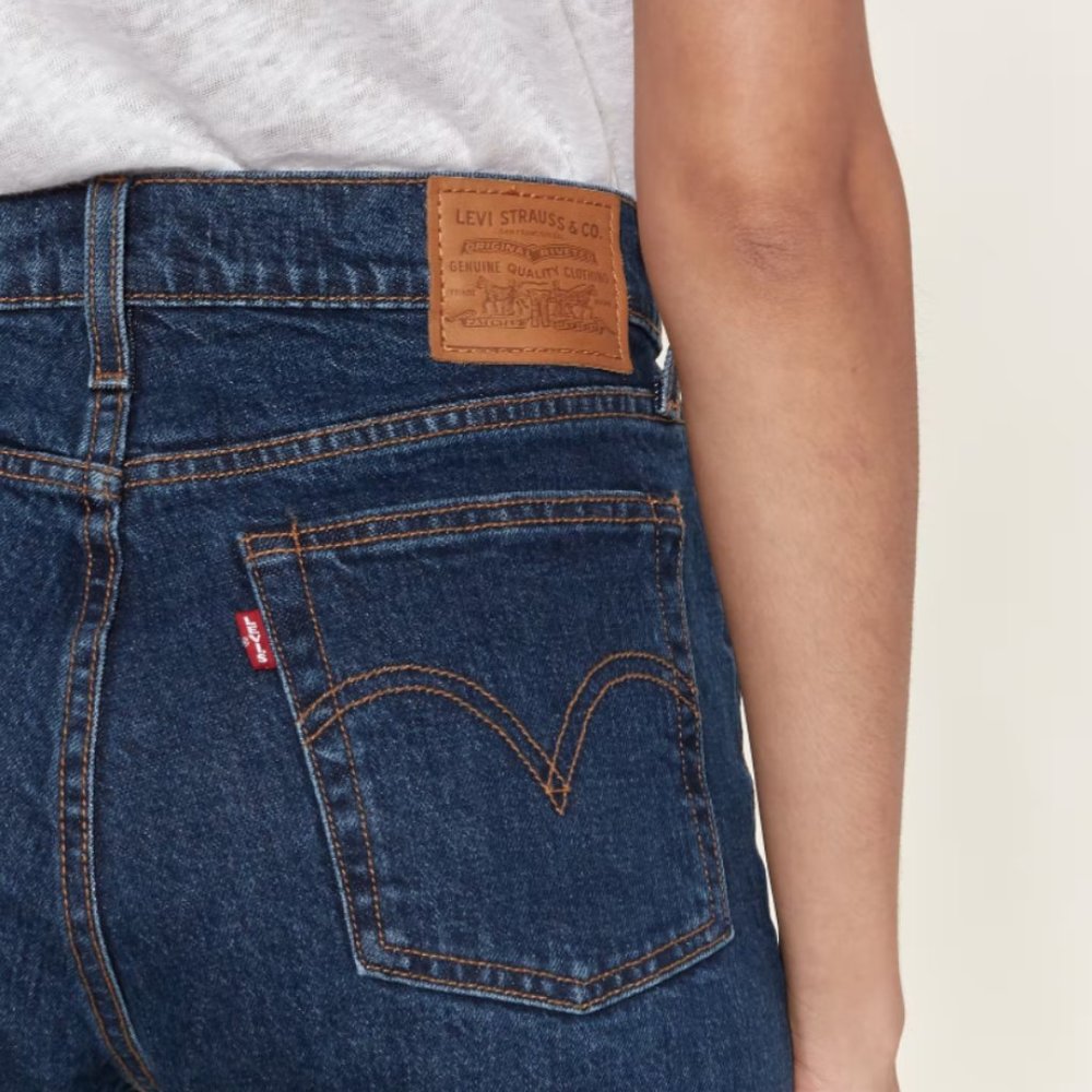 Levi's Women's Size 24 Wedgie Straight Jeans in dark wash